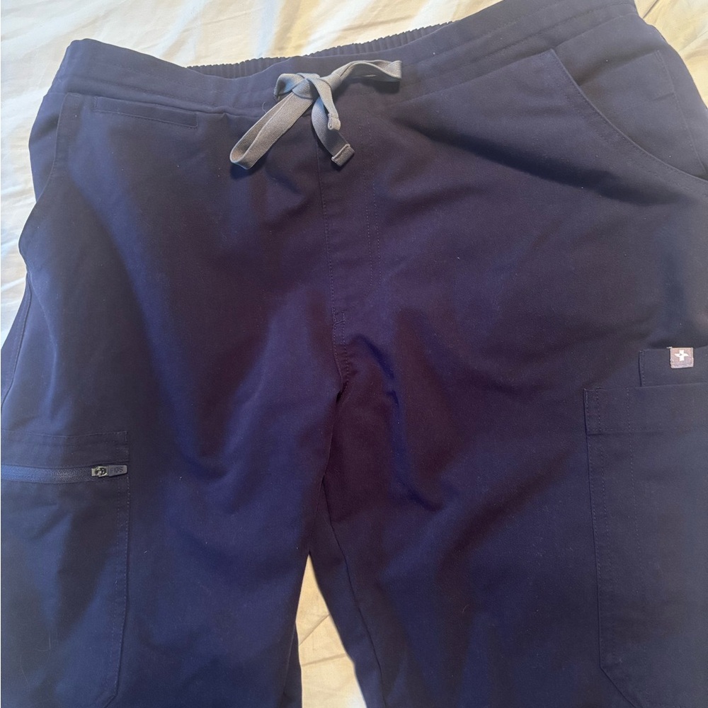 Figs Navy Blue Yolo Skinny Scrub Pants. Size M. Great lightly used condition.